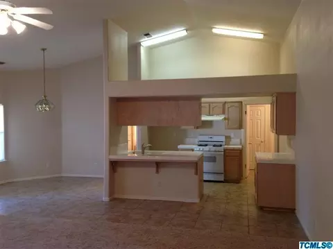 1273 E Davis Dr, Dinuba, CA 93618 photo 5