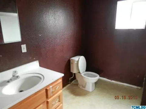 516 N St, Sanger, CA 93657 photo 8