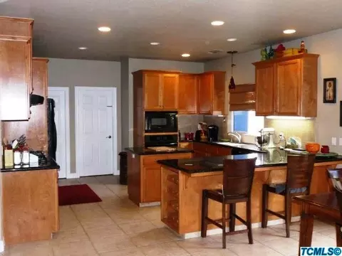 714 W Meadow Ct, Exeter, CA 93221 photo 2