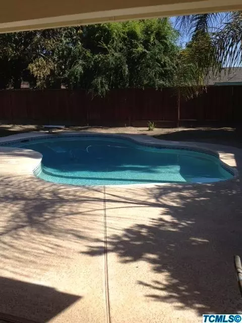 1741 E Seeger Ct, Visalia, CA 93292 photo 3
