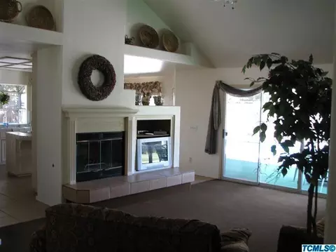 625 E Sunnyview Ct, Visalia, CA 93292 photo 4