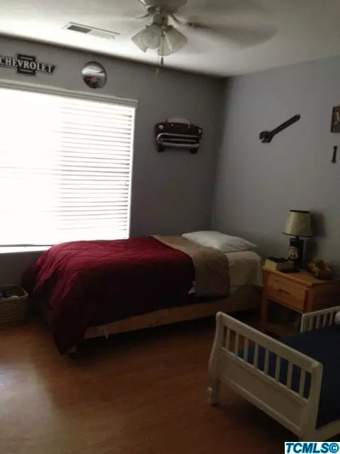 2318 S Kent St, Visalia, CA 93277 photo 8
