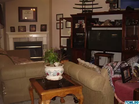 1609 E Beech Dr, Visalia, CA 93292 photo 7