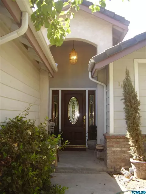 1609 E Beech Dr, Visalia, CA 93292 photo 1