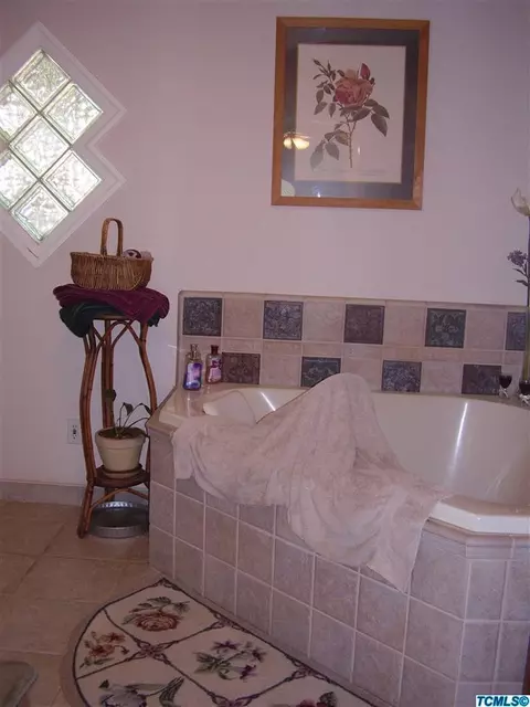 1609 E Beech Dr, Visalia, CA 93292 photo 9