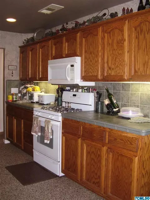 1609 E Beech Dr, Visalia, CA 93292 photo 5