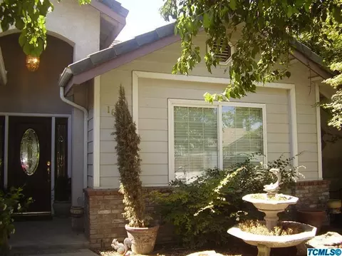 1609 E Beech Dr, Visalia, CA 93292 photo 2