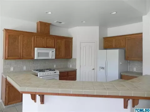 3605 E Paradise Ave, Visalia, CA 93292 photo 4
