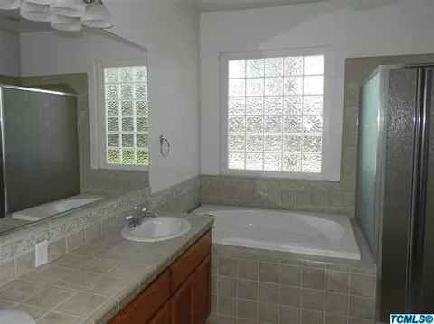 3605 E Paradise Ave, Visalia, CA 93292 photo 9