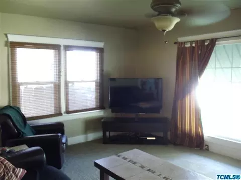 237 N Kaweah Ave, Exeter, CA 93221 photo 4