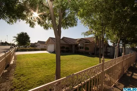1471 E Davis Dr, Dinuba, CA 93618 photo 2