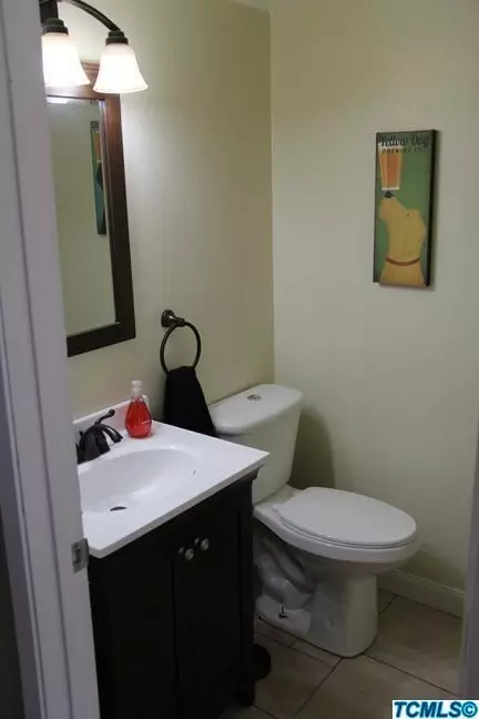 1233 E Ferguson Ave, Visalia, CA 93292 photo 10