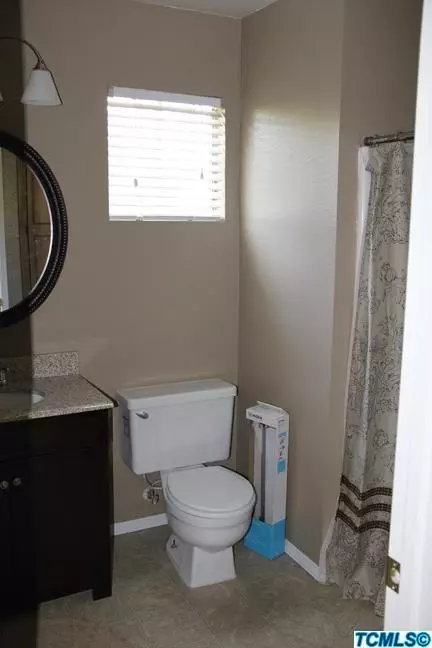 1233 E Ferguson Ave, Visalia, CA 93292 photo 13