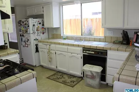 1233 E Ferguson Ave, Visalia, CA 93292 photo 7