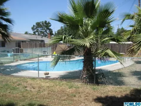 398 E Gail Ave, Tulare, CA 93274 photo 4