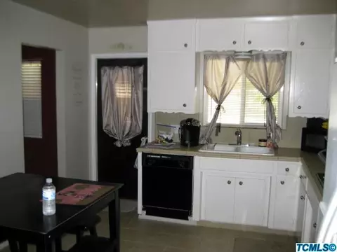 398 E Gail Ave, Tulare, CA 93274 photo 8