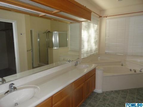 1125 E Chestnut Ct, Visalia, CA 93292 photo 20