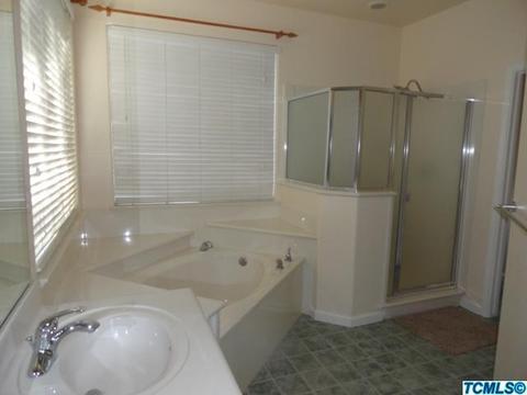 1125 E Chestnut Ct, Visalia, CA 93292 photo 21