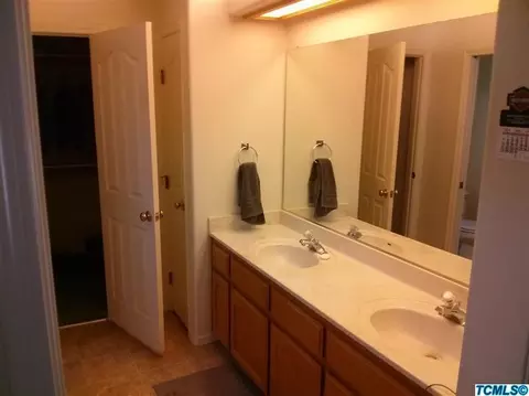 3938 E Paradise Ave, Visalia, CA 93292 photo 7