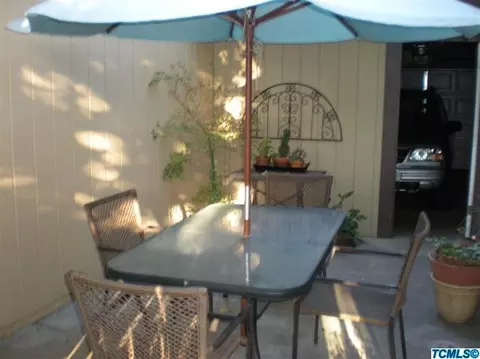 1922 E Harold Ave, Visalia, CA 93292 photo 2