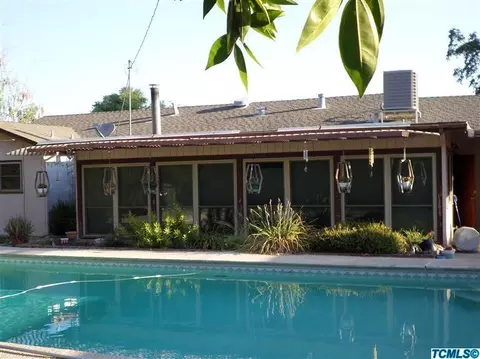 923 W Iris Ave, Visalia, CA 93277 photo 3