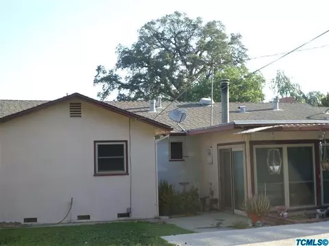 923 W Iris Ave, Visalia, CA 93277 photo 4