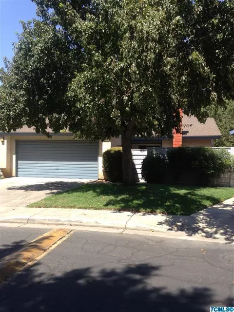 1942 E Meadowbrook Dr, Visalia, CA 93292 photo 2