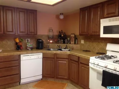 1942 E Meadowbrook Dr, Visalia, CA 93292 photo 7