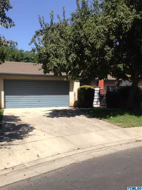 1942 E Meadowbrook Dr, Visalia, CA 93292 photo 1