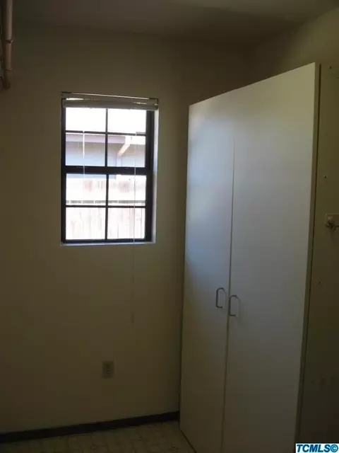 1011 E Cambridge Ave, Visalia, CA 93292 photo 16
