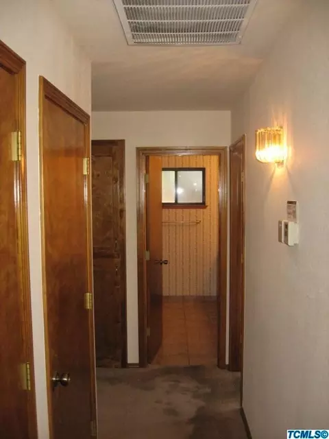 1011 E Cambridge Ave, Visalia, CA 93292 photo 17