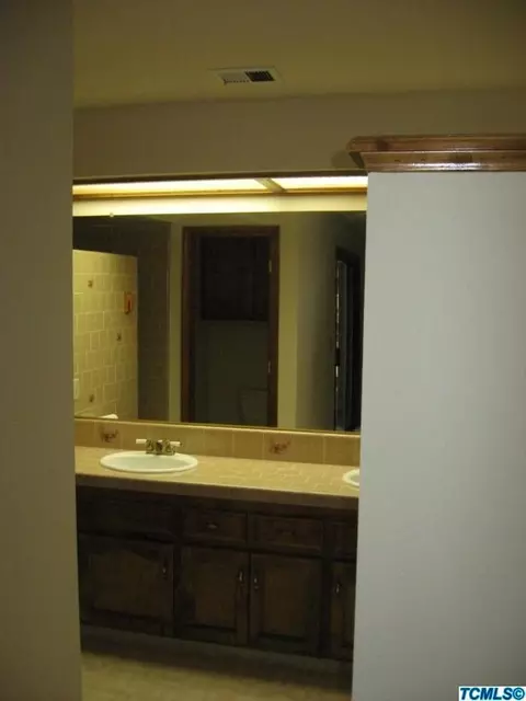 1011 E Cambridge Ave, Visalia, CA 93292 photo 25