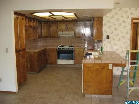 1011 E Cambridge Ave, Visalia, CA 93292 photo 12