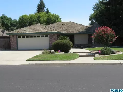 1011 E Cambridge Ave, Visalia, CA 93292 photo 2