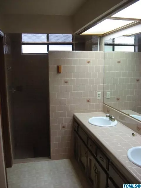 1011 E Cambridge Ave, Visalia, CA 93292 photo 28