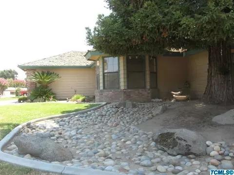 1011 E Cambridge Ave, Visalia, CA 93292 photo 5