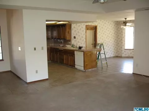 1011 E Cambridge Ave, Visalia, CA 93292 photo 11