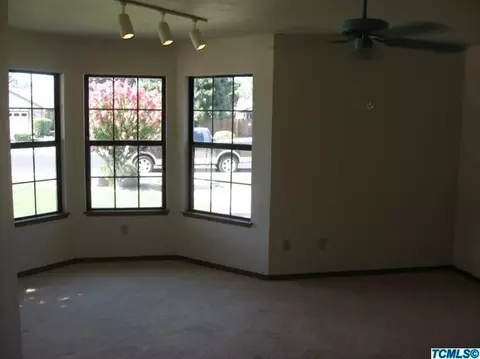 1011 E Cambridge Ave, Visalia, CA 93292 photo 22