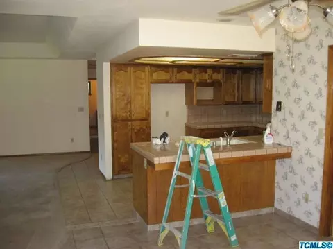 1011 E Cambridge Ave, Visalia, CA 93292 photo 14