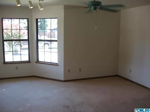 1011 E Cambridge Ave, Visalia, CA 93292 photo 21