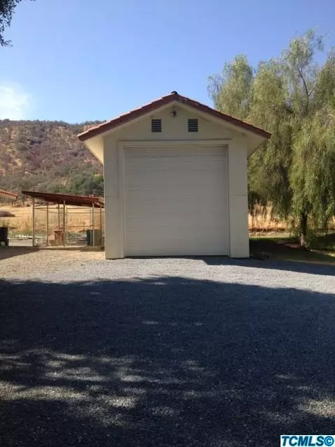 33407 Globe Dr, Springville, CA 93265 photo 3