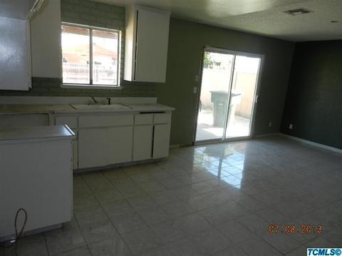 714 11th St, Sanger, CA 93657 photo 4