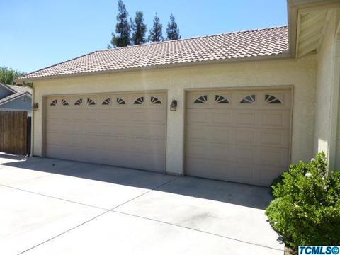 107 Mitchell Ave, Tulare, CA 93274 photo 3