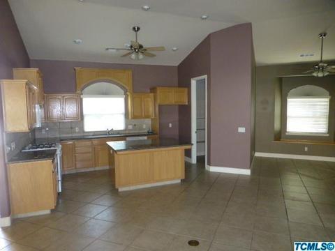 107 Mitchell Ave, Tulare, CA 93274 photo 8