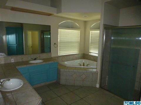 107 Mitchell Ave, Tulare, CA 93274 photo 17