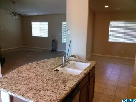 4037 E Vassar Ct, Visalia, CA 93292 photo 3