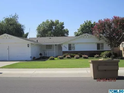 227 E Gail Ave, Tulare, CA 93274 photo 2