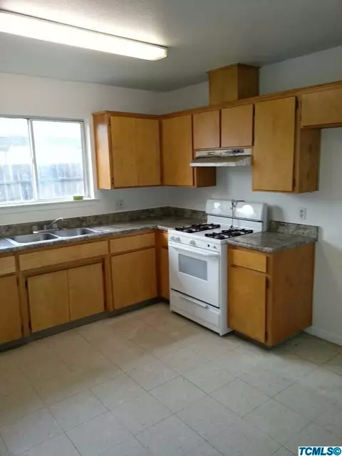 1447 E Olive Way, Dinuba, CA 93618 photo 2