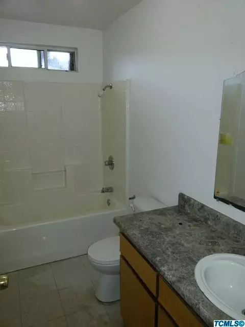 1447 E Olive Way, Dinuba, CA 93618 photo 3