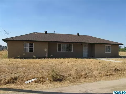 562 W Clark St, Madera, CA 93638 photo 2